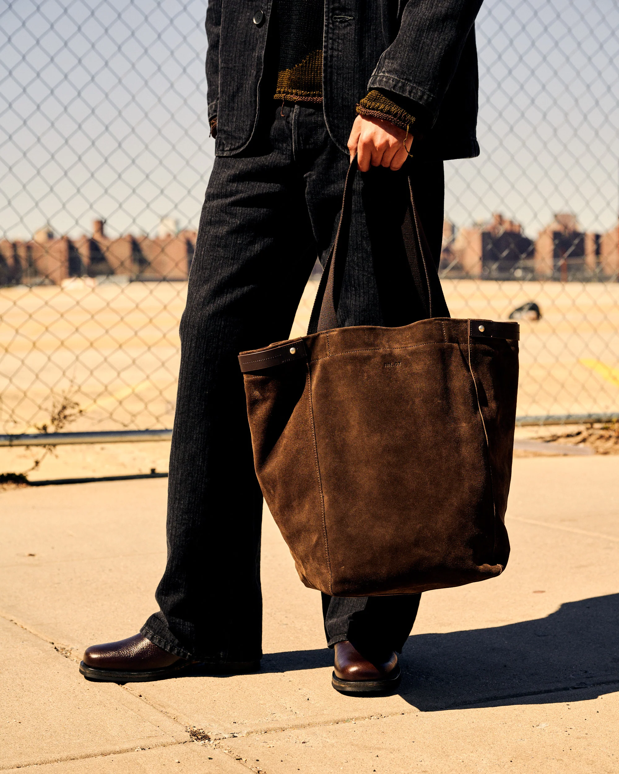 Grip Tote Deep Truffle - Image 4